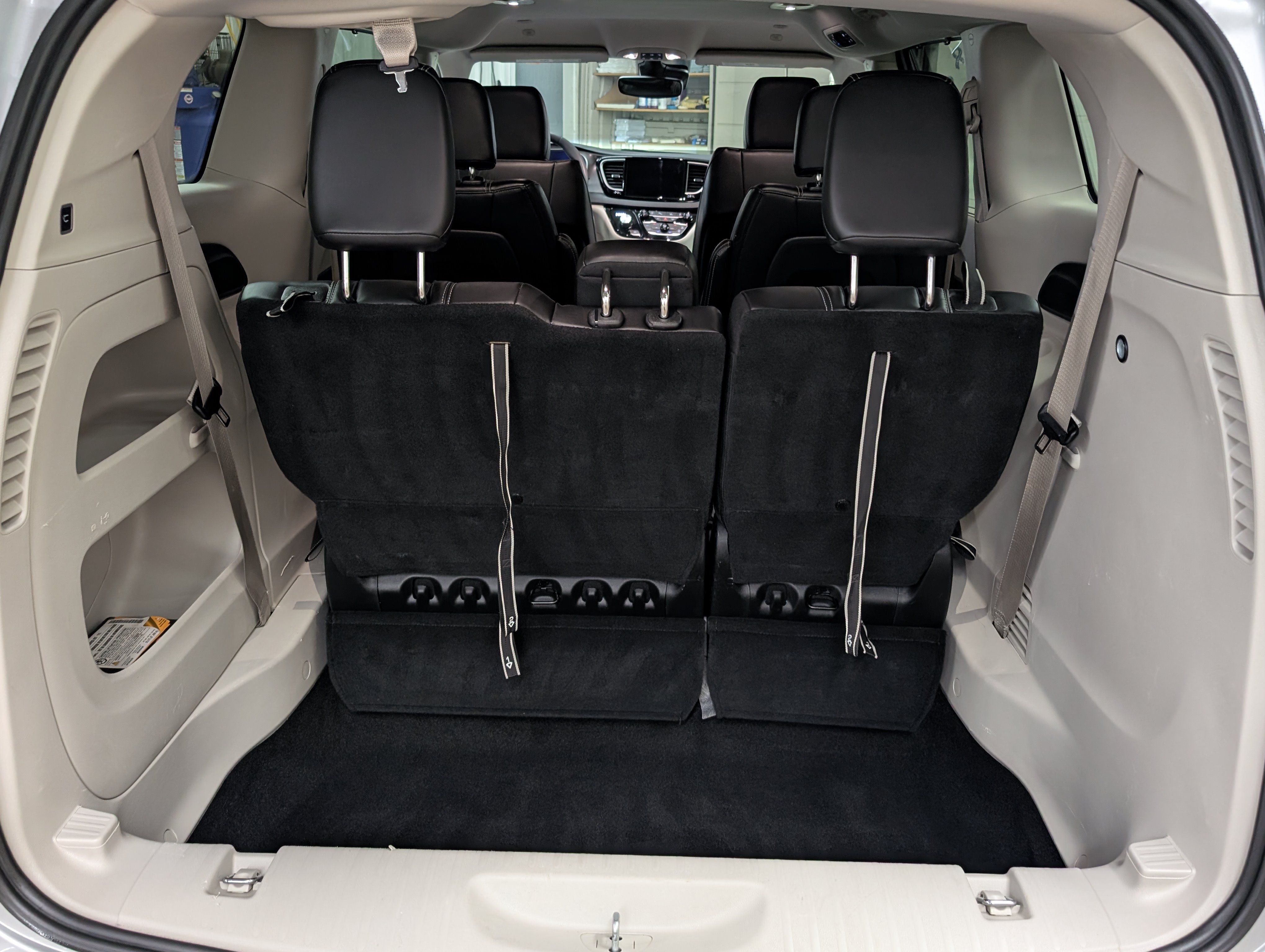 Used 2024 Chrysler Pacifica Touring-L FWD image 24