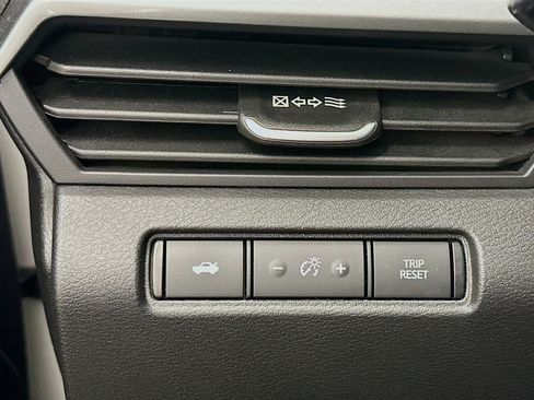 Used 2024 Nissan Altima 2.5 SV image 17