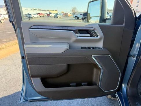 Used 2025 Chevrolet Silverado 3500 LTZ image 30