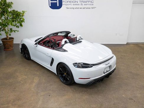 Used 2020 Porsche 718 Boxster Spyder RWD image 34