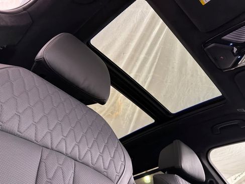 Used 2024 BMW X7 xDrive40i w/ Executive Package image 17