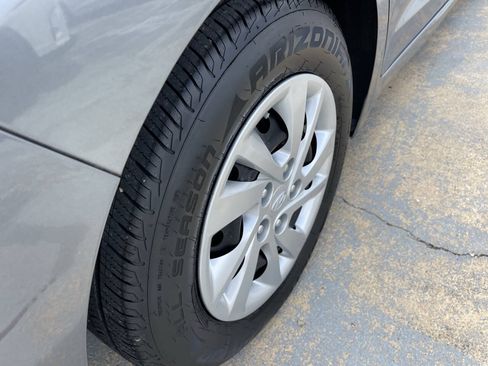 Used 2018 Hyundai Elantra SE FWD image 6