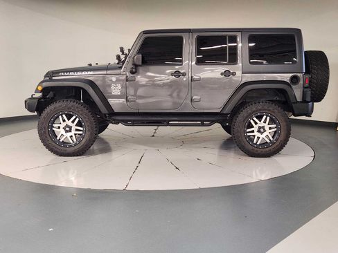 Used 2018 Jeep Wrangler Unlimited Rubicon w/ Connectivity Group AWD/4WD image 5