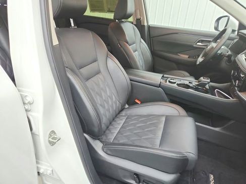 Used 2026 Nissan Rogue Platinum w/ Platinum Premium Package AWD/4WD image 39
