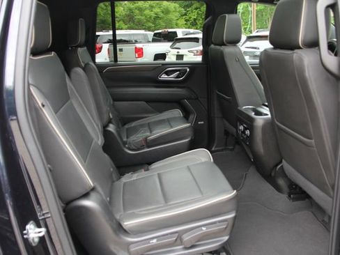 Used 2023 Chevrolet Suburban Premier AWD/4WD image 40