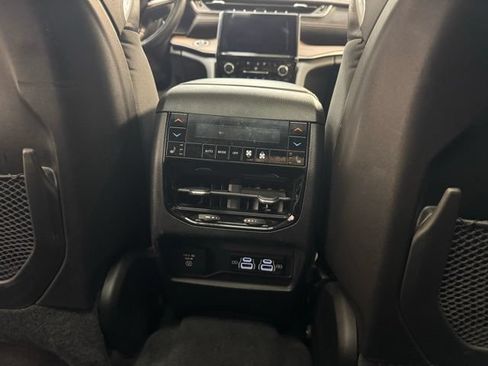 Used 2021 Jeep Grand Cherokee L Summit w/ Luxury Tech Group V AWD/4WD image 30