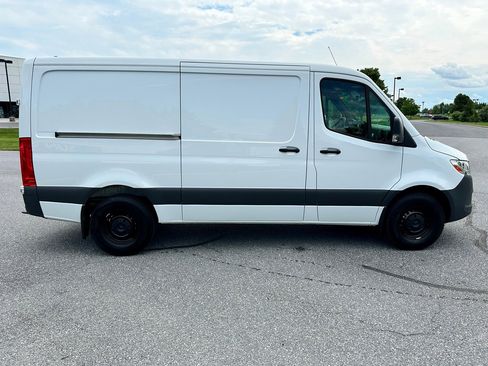 Used 2024 Mercedes-Benz Sprinter 2500 image 3