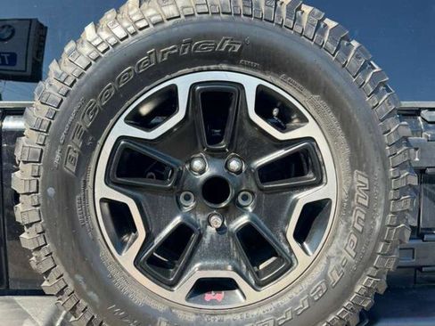 Used 2015 Jeep Wrangler Unlimited Rubicon AWD/4WD image 12