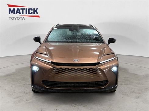 New 2025 Toyota Crown Signia image 2