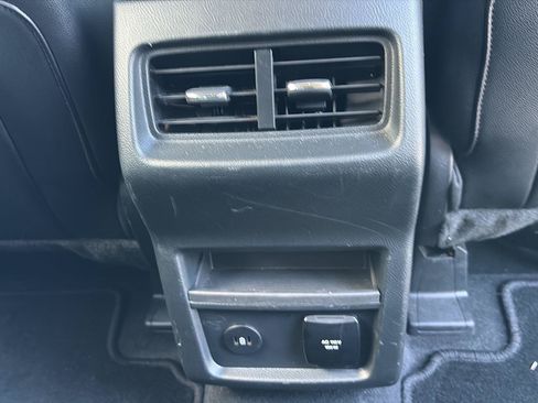 Used 2024 Ford Edge Titanium AWD/4WD image 18