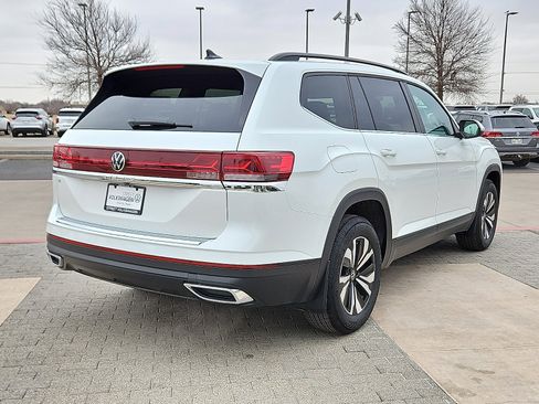 New 2025 Volkswagen Atlas SE image 3
