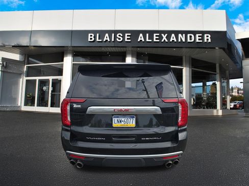 Used 2023 GMC Yukon XL Denali w/ Denali Reserve Package AWD/4WD image 4