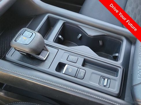 Used 2025 Nissan Pathfinder S FWD image 14