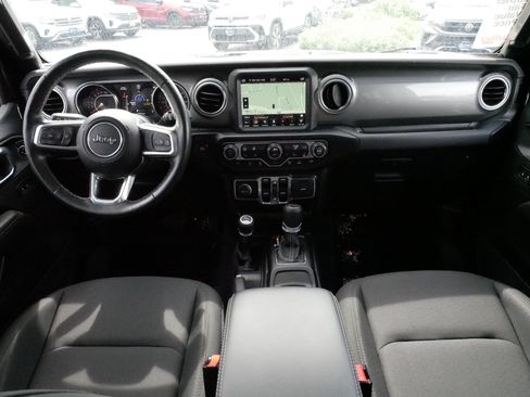 Used 2022 Jeep Wrangler Unlimited Sahara w/ Cold Weather Group AWD/4WD image 10