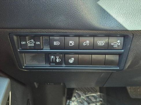 Used 2025 Toyota Tundra Limited AWD/4WD image 17