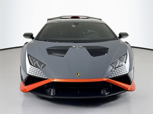 Used 2021 Lamborghini Huracan STO image 11