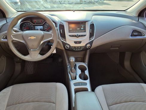 Used 2017 Chevrolet Cruze LS FWD image 9