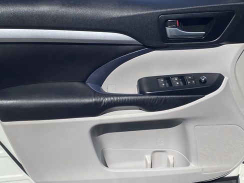 Used 2015 Toyota Highlander XLE FWD image 20
