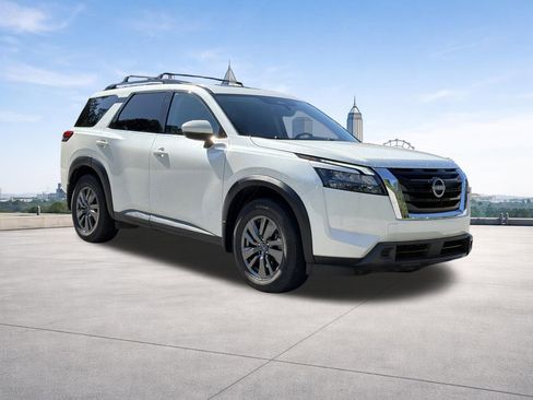 Certified 2024 Nissan Pathfinder SV w/ SV Premium Package FWD image 31