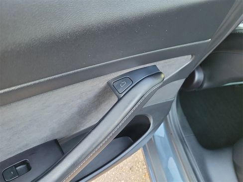 Used 2021 Tesla Model 3 Standard Range Plus image 13