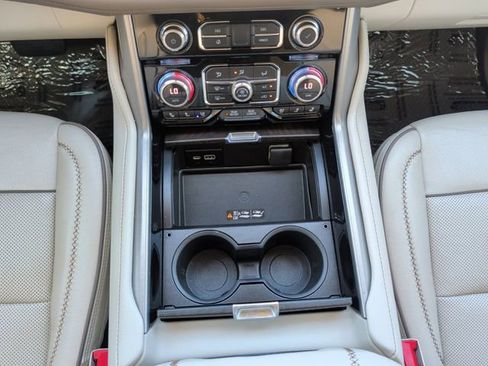 Used 2022 GMC Yukon Denali image 11