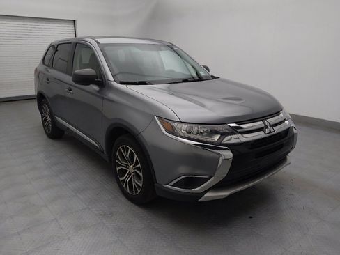 Used 2018 Mitsubishi Outlander SE image 14