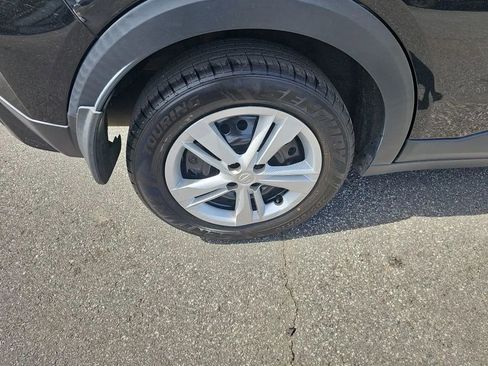 Used 2021 Nissan Kicks S image 9