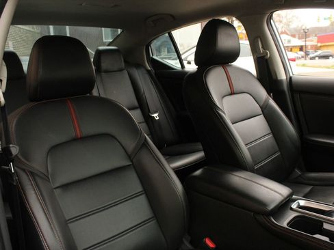 Used 2021 Nissan Sentra SR w/ SR Premium Package image 22