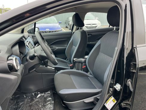 Used 2025 Nissan Versa SV FWD image 35