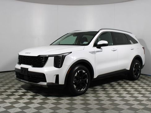 Used 2024 Kia Sorento S image 3