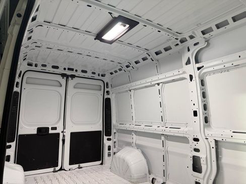 Used 2025 RAM ProMaster 2500 w/ Convenience Group FWD image 10