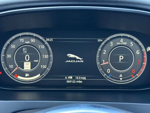 Used 2020 Jaguar E-PACE SE image 28