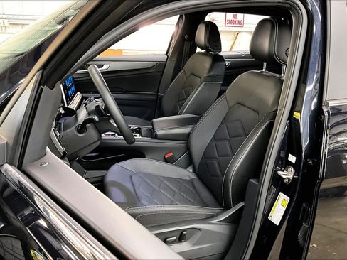 Used 2024 Volkswagen Atlas Cross Sport SE image 27