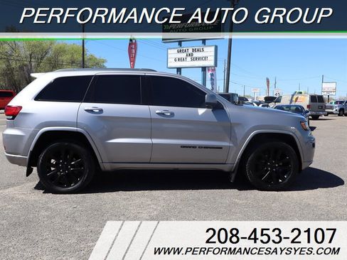 Used 2019 Jeep Grand Cherokee Altitude image 2