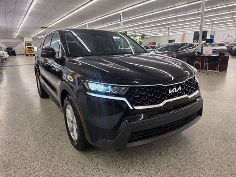 Used 2023 Kia Sorento LX FWD image 3