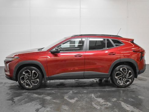 Used 2025 Chevrolet Trax RS image 4