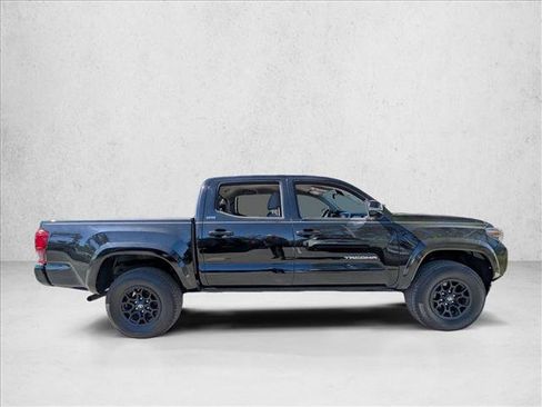 Used 2022 Toyota Tacoma SR5 w/ Technology Package image 4