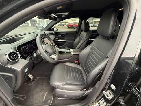 Used 2024 Mercedes-Benz GLC 300 4MATIC image 32