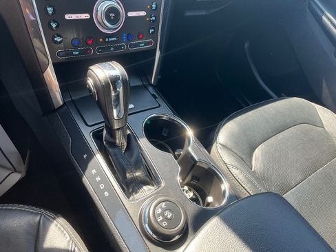 Used 2018 Ford Explorer Limited w/ Equipment Group 301A AWD/4WD image 17