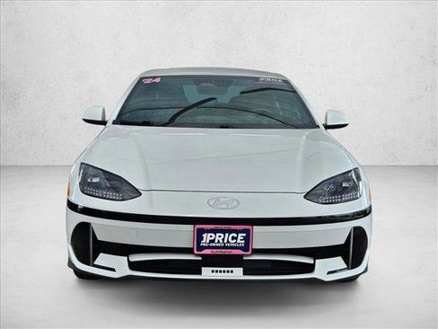 Used 2024 Hyundai Ioniq 6 SE RWD image 2