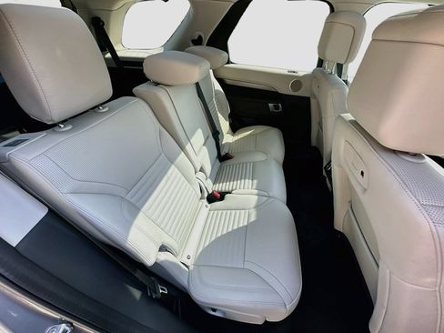 Certified 2025 Land Rover Discovery Dynamic SE AWD/4WD image 28