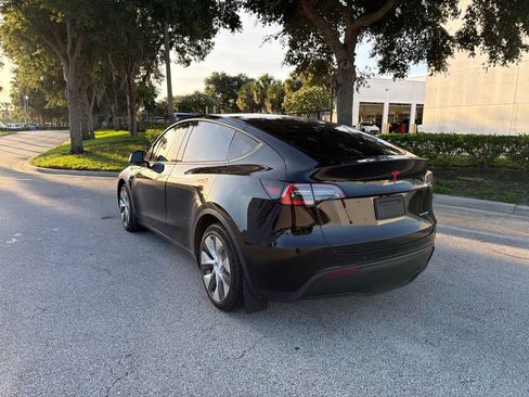 Used 2021 Tesla Model Y Long Range AWD/4WD image 3