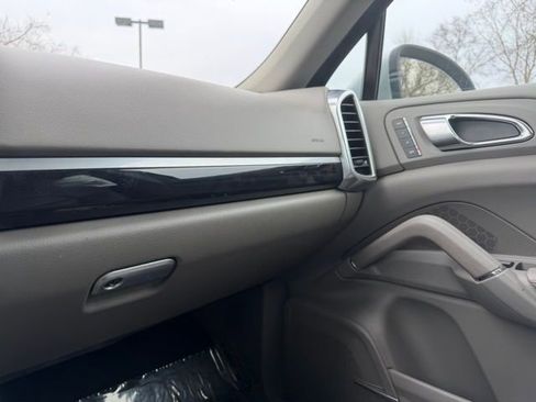 Used 2011 Porsche Cayenne image 25
