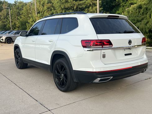 Used 2023 Volkswagen Atlas SE w/ Panoramic Sunroof Package FWD image 7