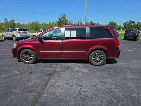 Used 2017 Dodge Grand Caravan Crew FWD image 9