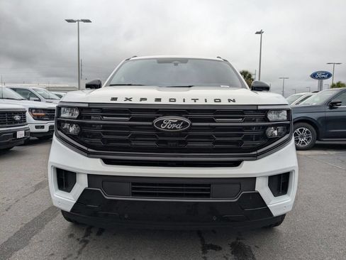 Used 2025 Ford Expedition Platinum w/ Stealth Performance Package AWD/4WD image 9