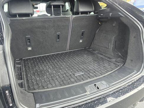 Used 2018 Jaguar E-PACE R-Dynamic HSE image 39