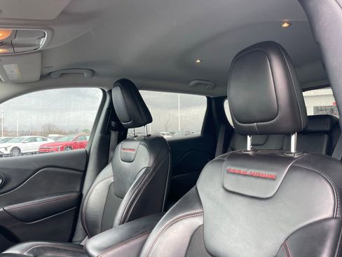 Used 2020 Jeep Cherokee Trailhawk w/ Cold Weather Group AWD/4WD image 20