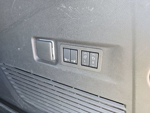 Used 2025 GMC Yukon XL AT4 w/ LPO, Floor Liner Package AWD/4WD image 9