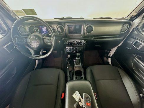 Used 2022 Jeep Gladiator Willys image 10
